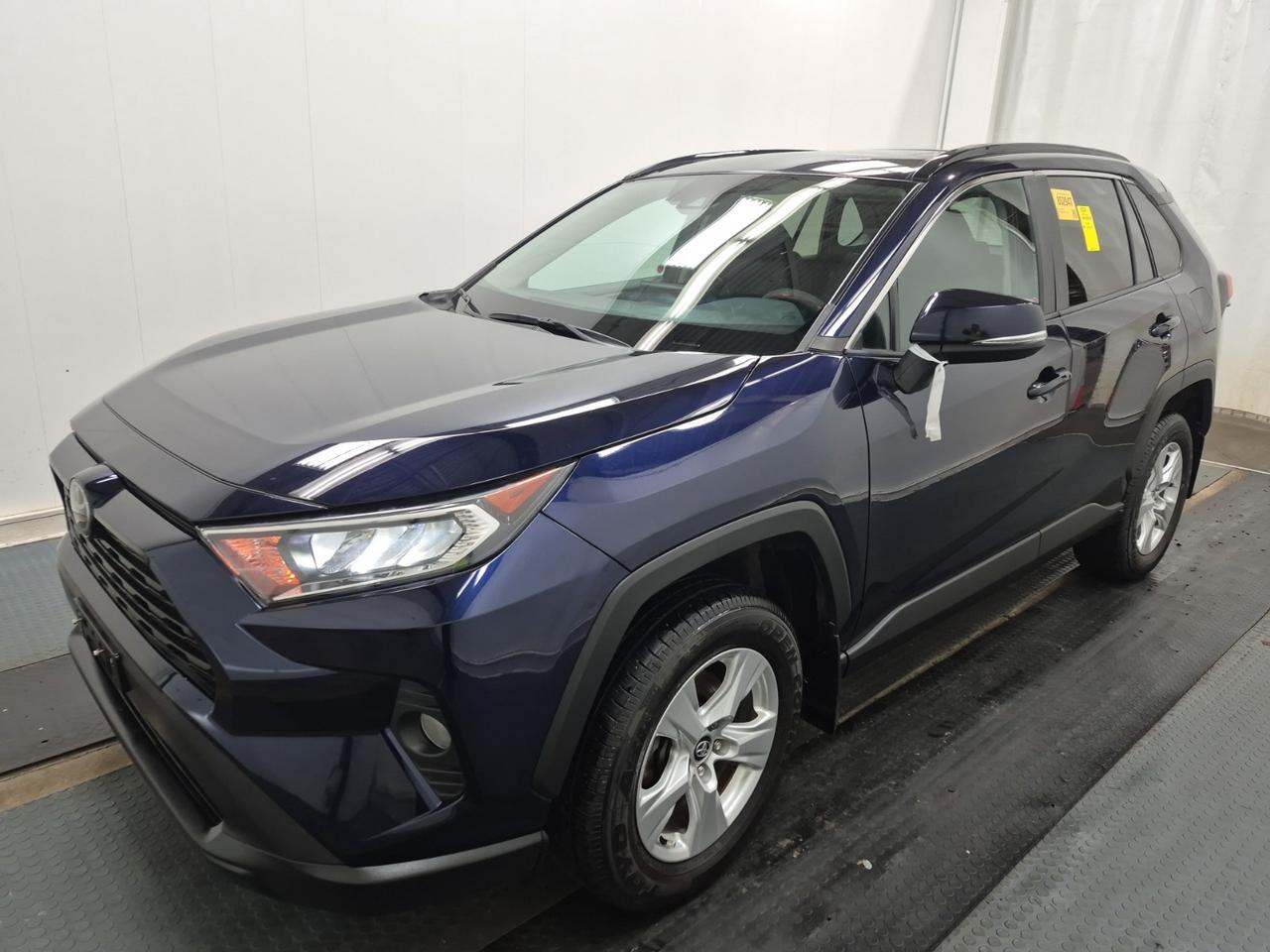 2020 Toyota RAV4 XLE AWD | NO ACCIDENTS | TOYOTA SERVICED Photo2