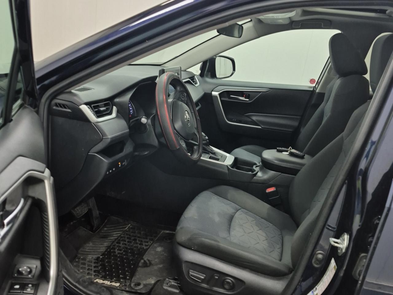 2020 Toyota RAV4 XLE AWD | NO ACCIDENTS | TOYOTA SERVICED Photo