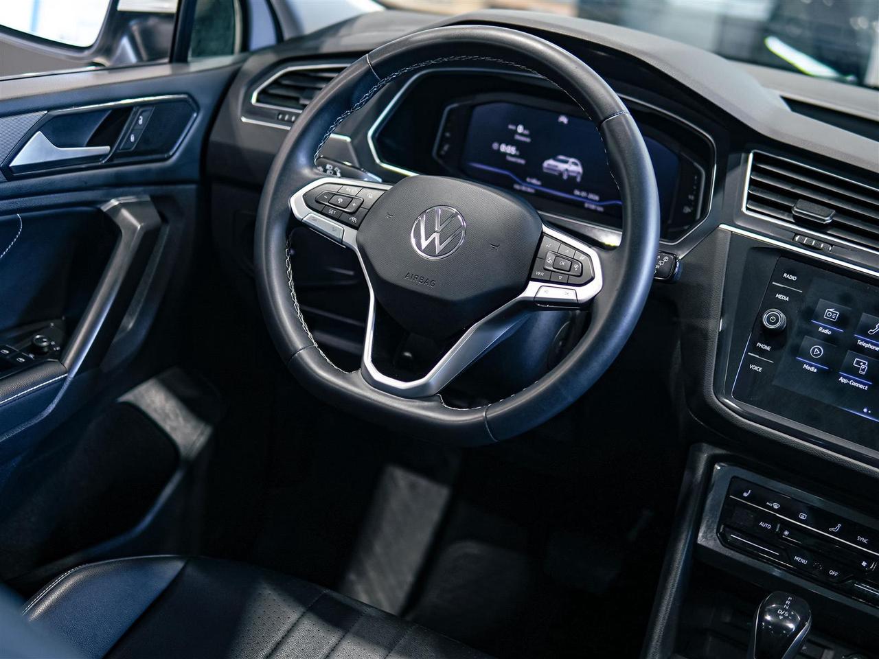 2023 Volkswagen Tiguan COMFORTLINE | NO ACCIDENTS | 7 PASS | PANO ROOF Photo