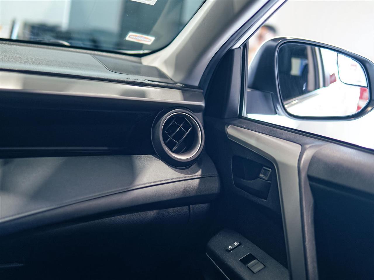 2018 Toyota RAV4 LE | HEATED SEATS | CAMERA | ALLOYS Photo