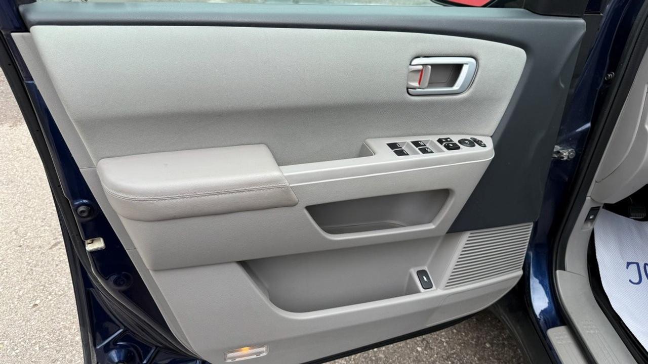 2015 Honda Pilot SE-SUNROOF*MAINTAINED Photo