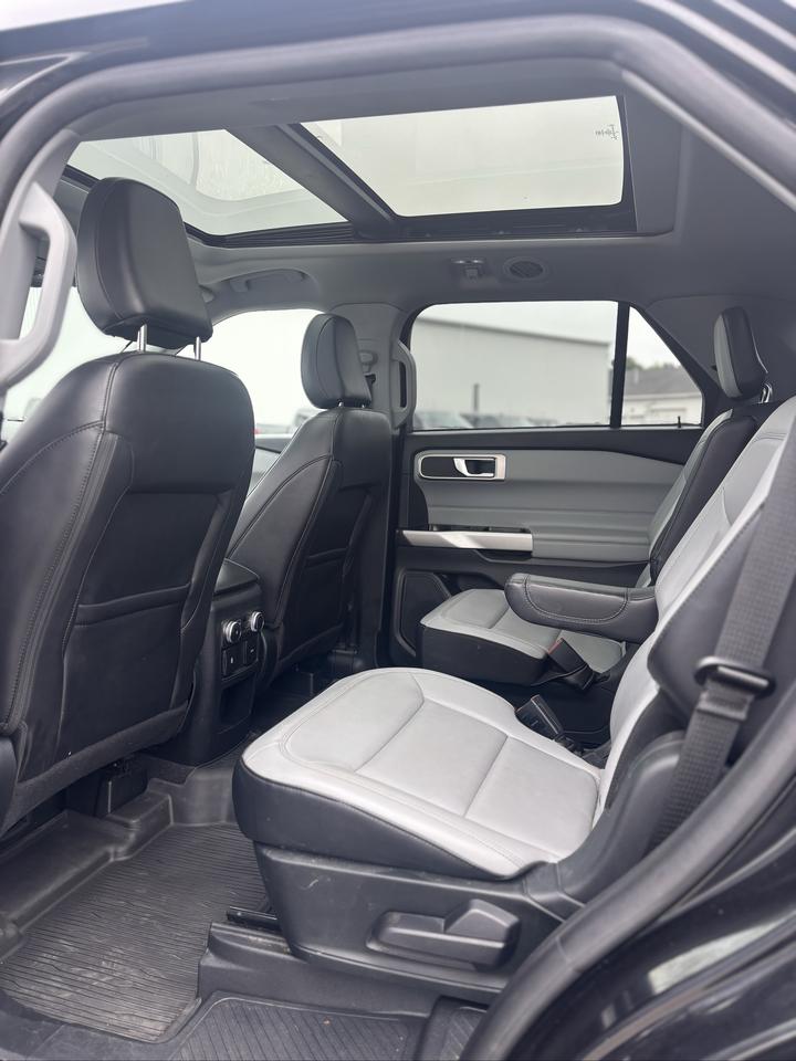 2021 Ford Explorer XLT Photo4