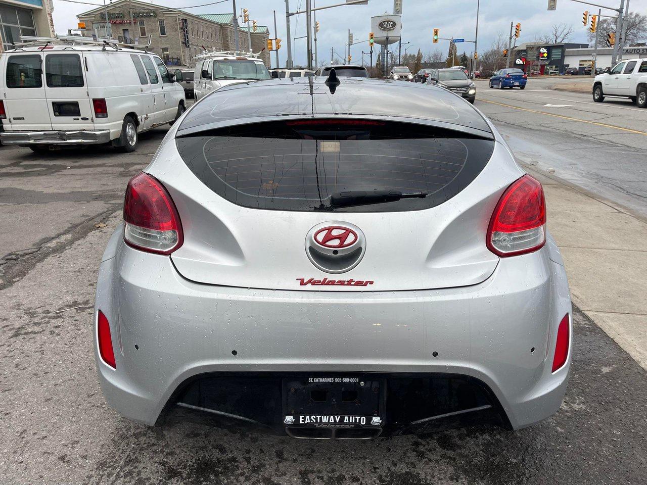 2013 Hyundai Veloster w/Tech Photo