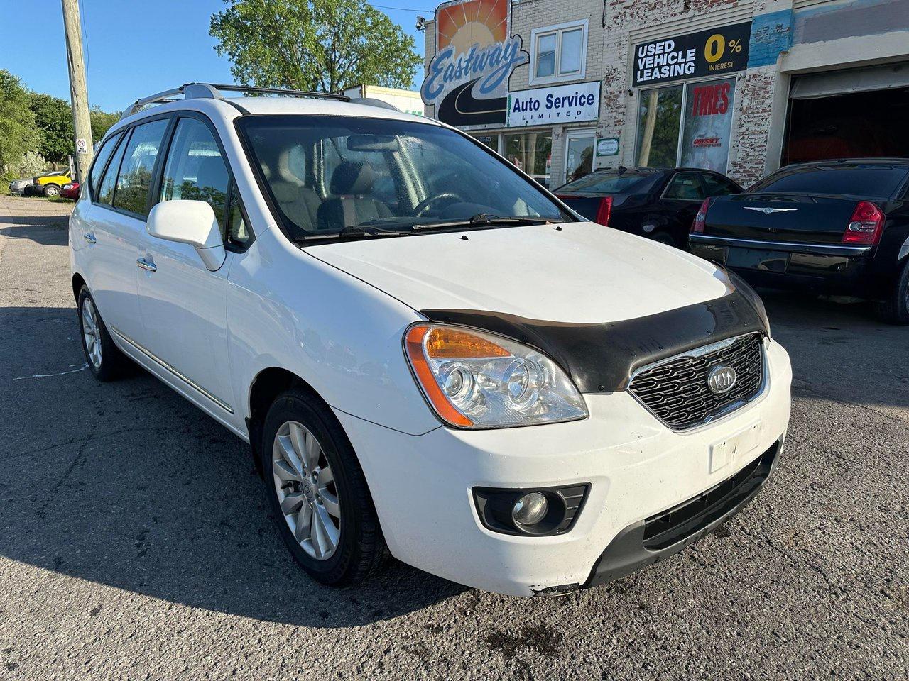 2011 Kia Rondo EX Photo2