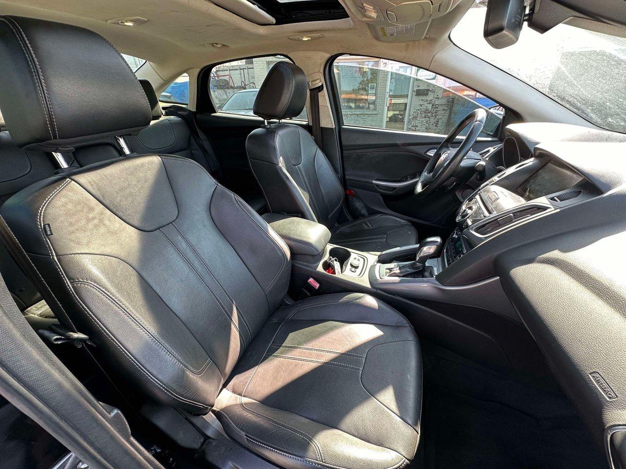 2012 Ford Focus Titanium - Photo #12