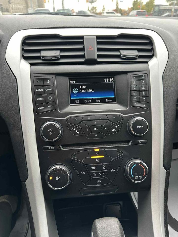 2016 Ford Fusion SE - Photo #15