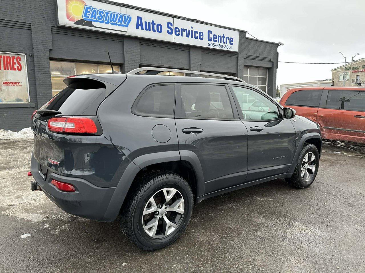 2016 Jeep Cherokee Trailhawk Photo3