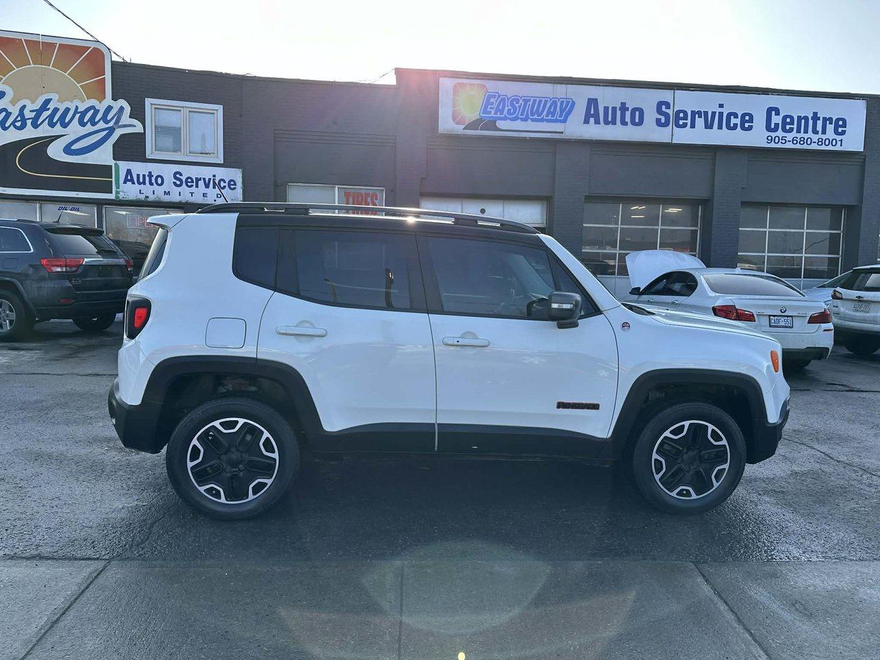 2015 Jeep Renegade Trailhawk Photo2