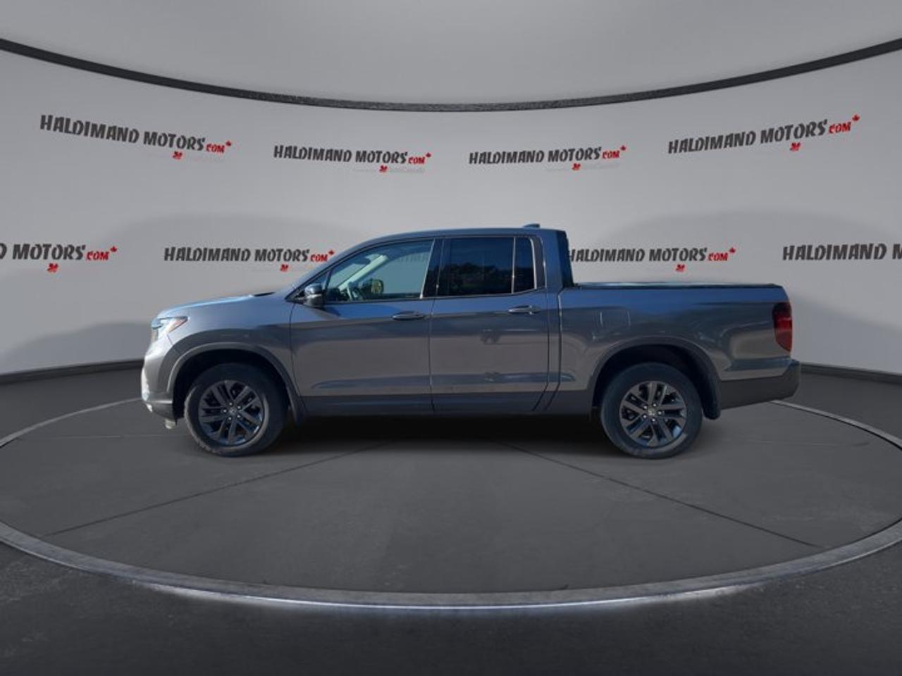 2023 Honda Ridgeline Sport Crew Cab 5' Bed AWD | One Owner Photo4