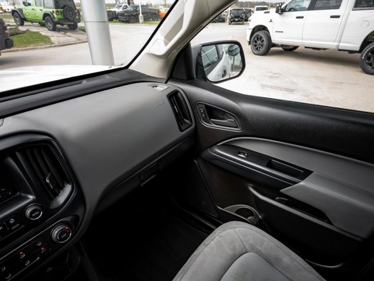 2015 Chevrolet Colorado 2WD WT Photo