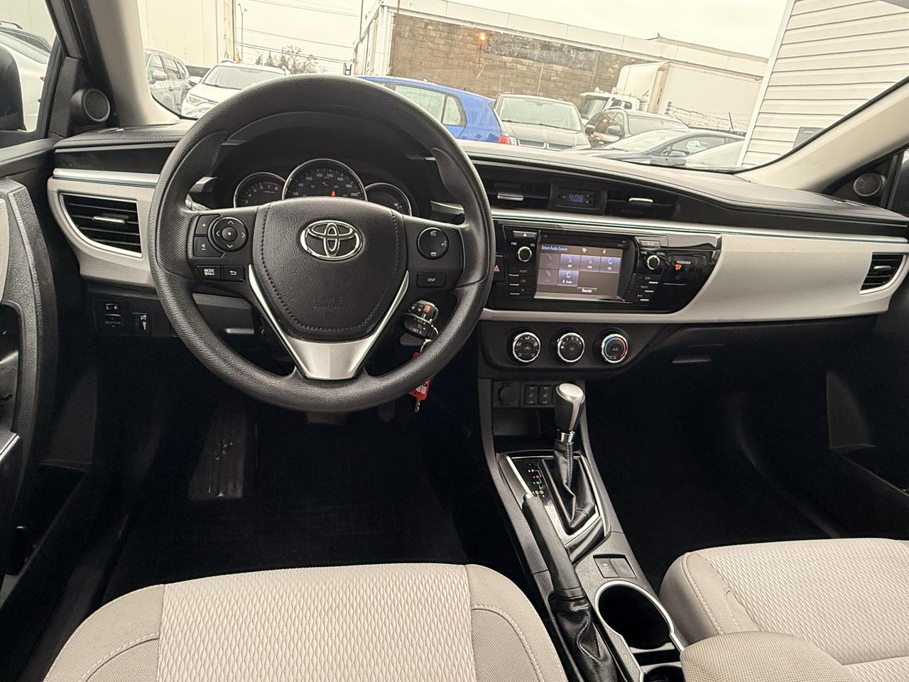 2015 Toyota Corolla 4dr Sdn CVT LE *LOW KM* Photo