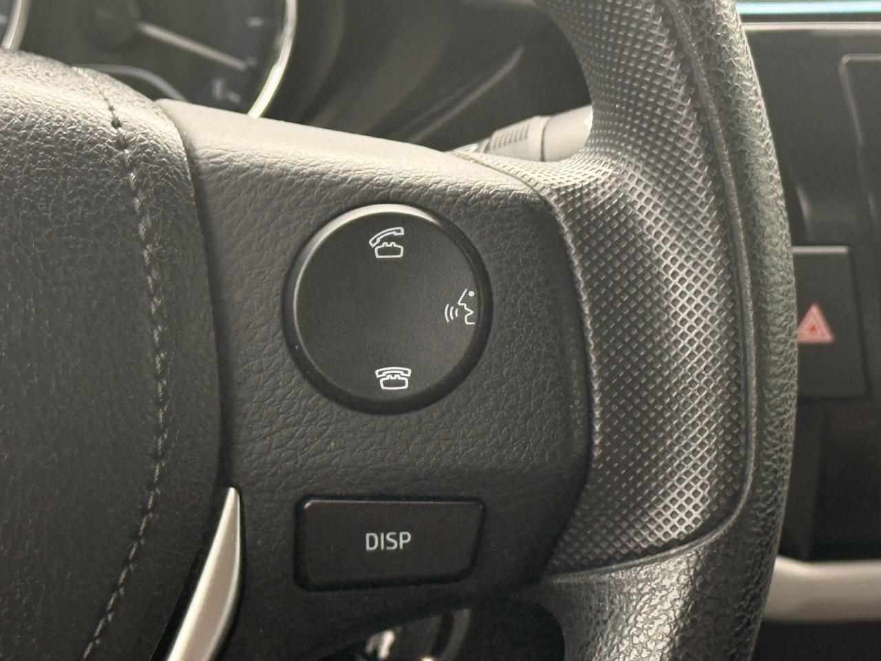 2015 Toyota Corolla 4dr Sdn CVT LE *LOW KM* Photo