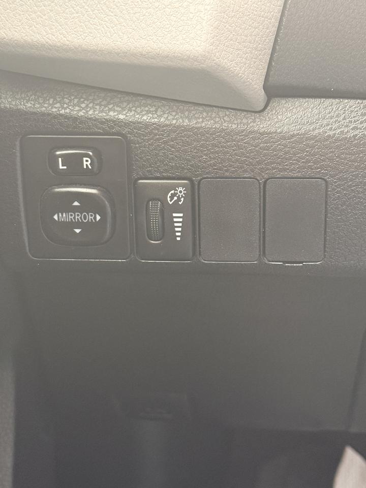 2015 Toyota Corolla 4dr Sdn CVT LE *LOW KM* Photo