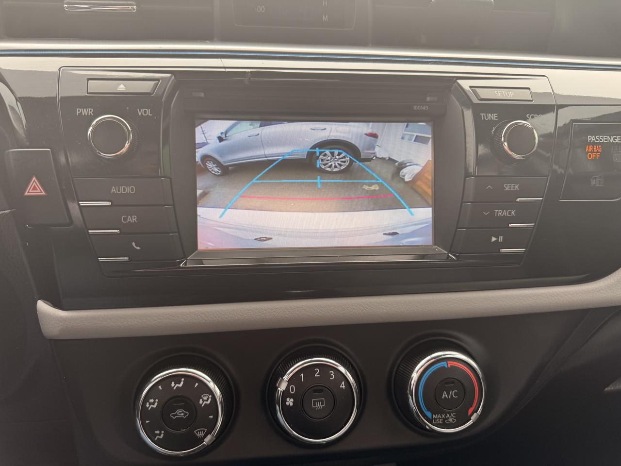 2015 Toyota Corolla 4dr Sdn CVT LE *LOW KM* Photo