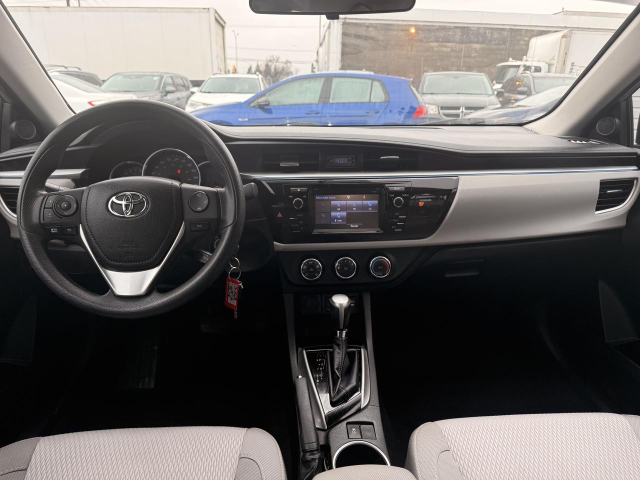 2015 Toyota Corolla 4dr Sdn CVT LE *LOW KM* Photo