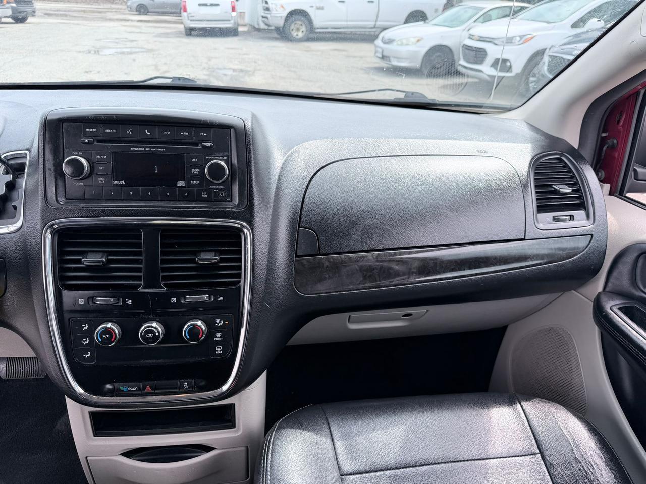 2015 Dodge Grand Caravan SXT Photo
