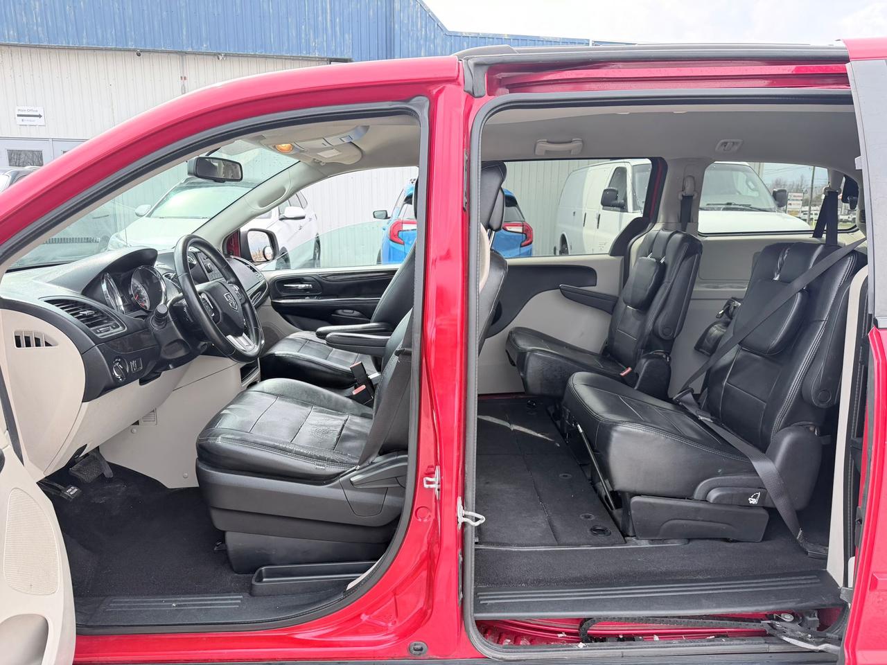 2015 Dodge Grand Caravan SXT Photo