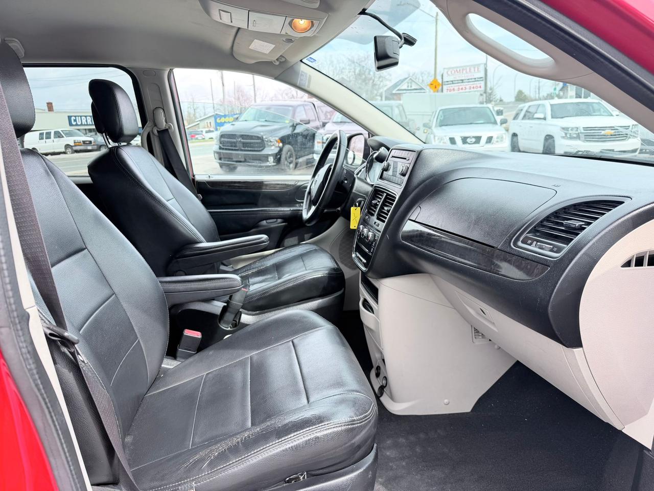 2015 Dodge Grand Caravan SXT Photo