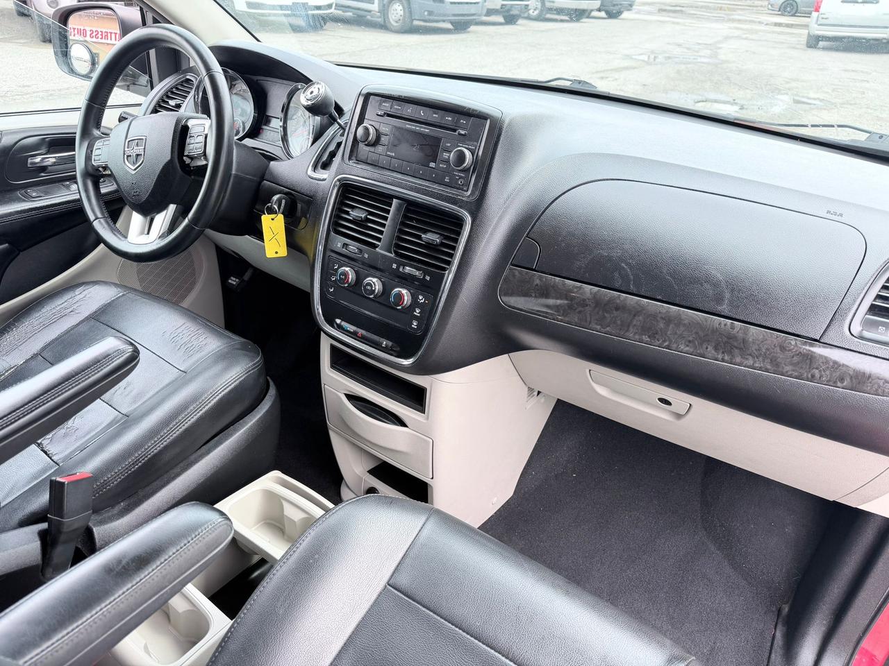 2015 Dodge Grand Caravan SXT Photo