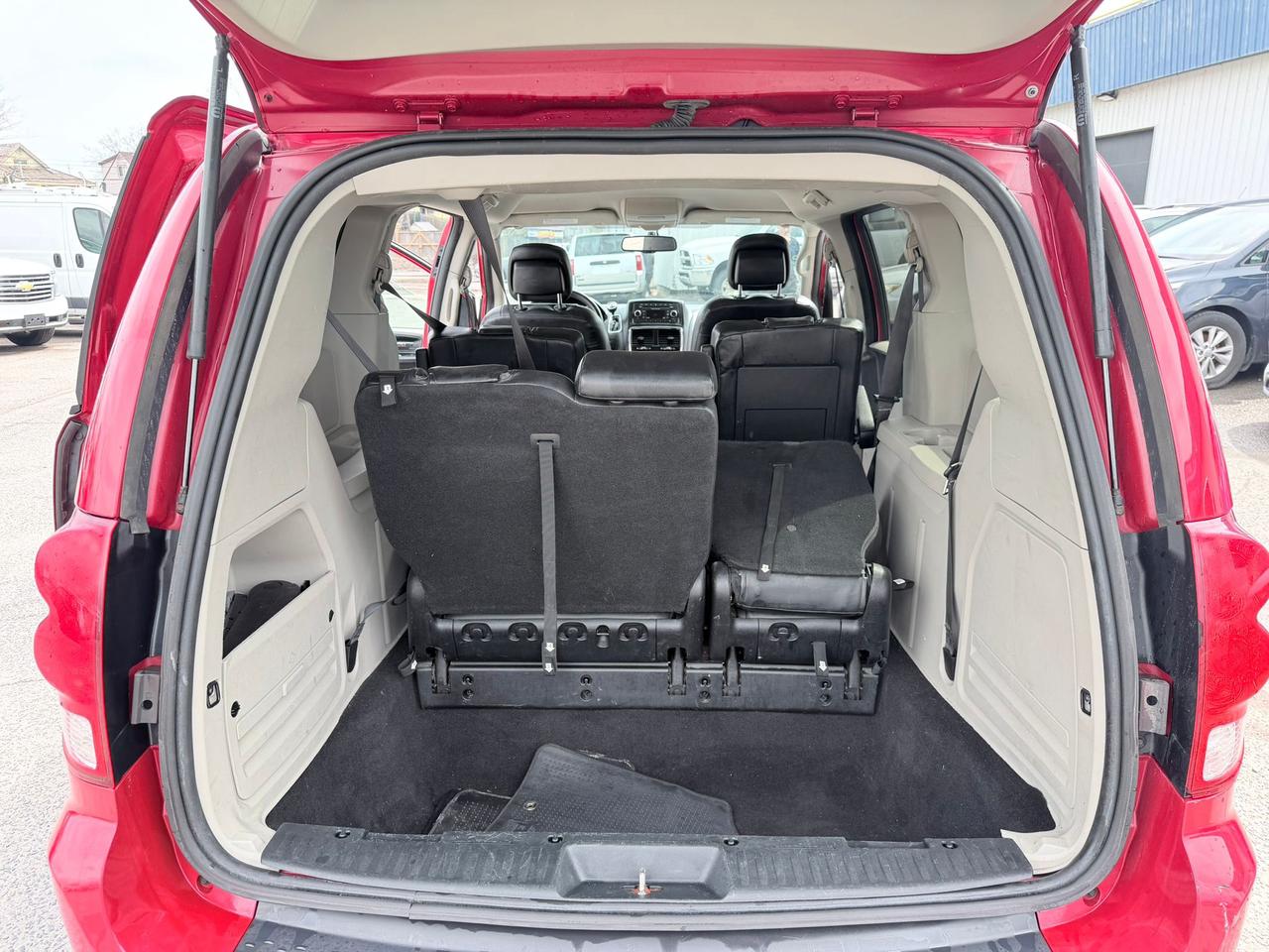 2015 Dodge Grand Caravan SXT Photo