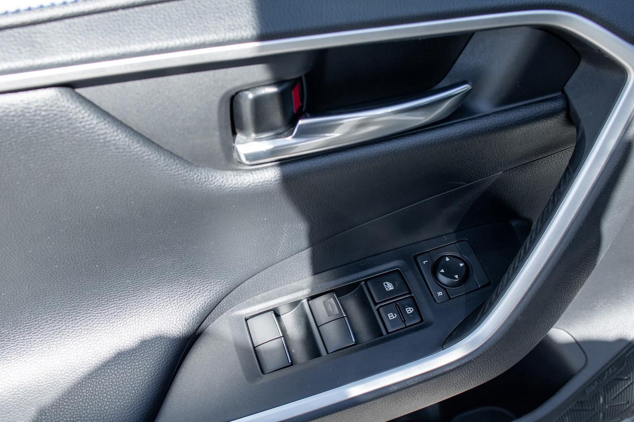 2021 Toyota RAV4 Hybrid XLE 4dr All-Wheel Drive Photo