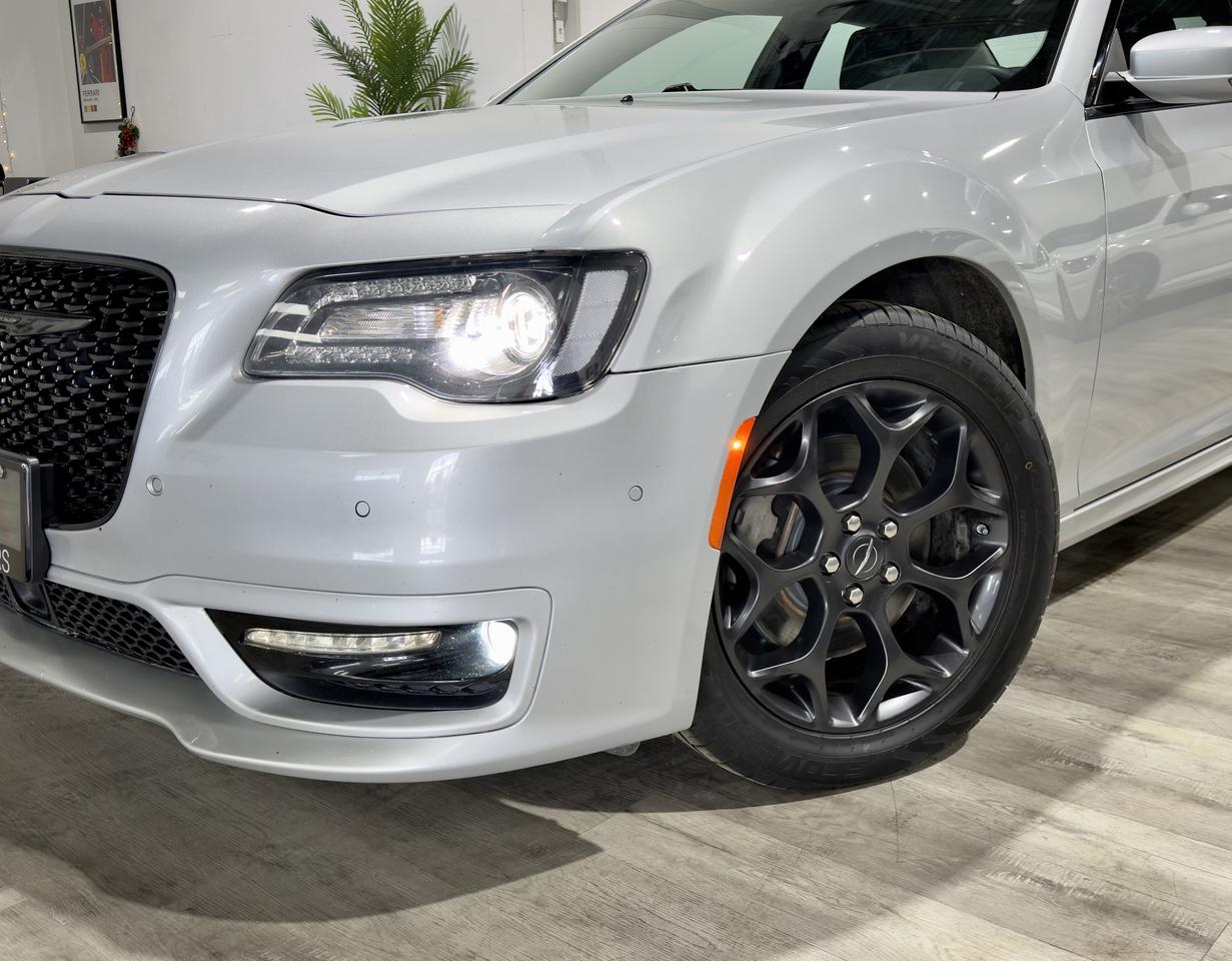 2023 Chrysler 300 Touring L AWD||Panaroof||Safety Tec Pkg||Leather Photo