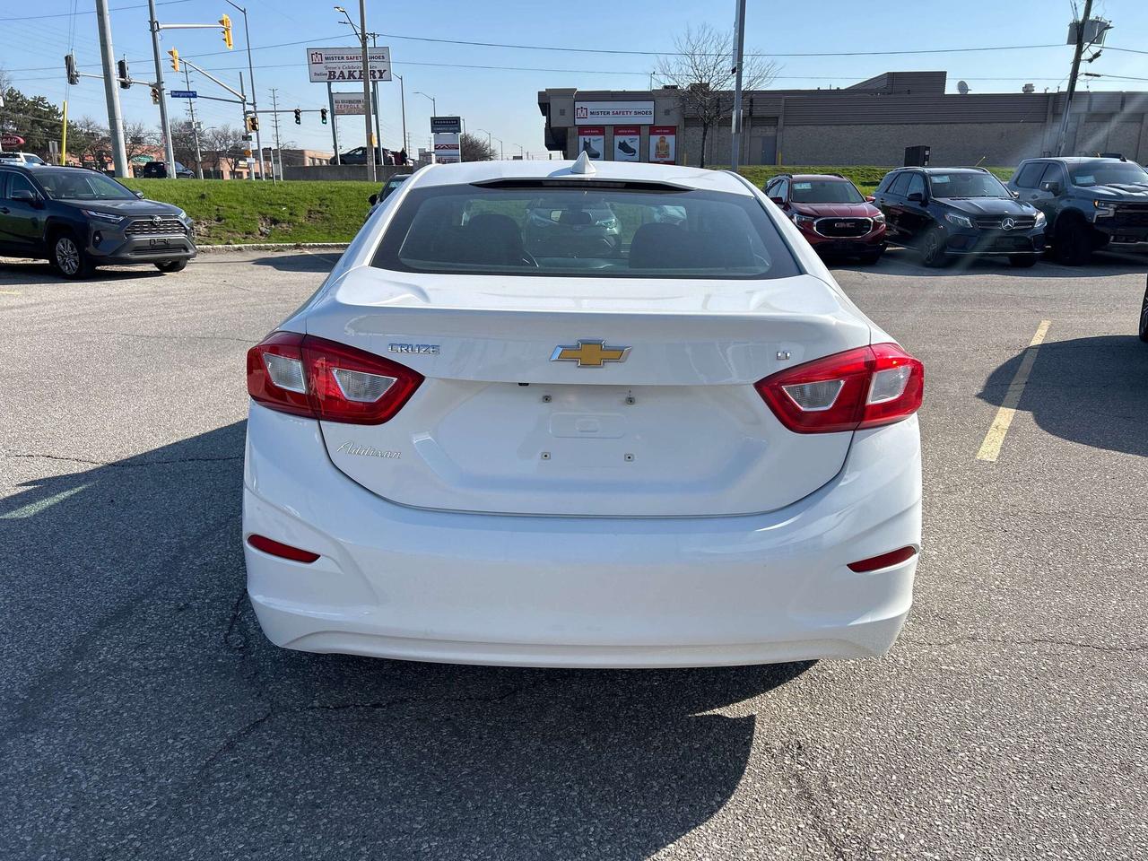 2017 Chevrolet Cruze LT Photo