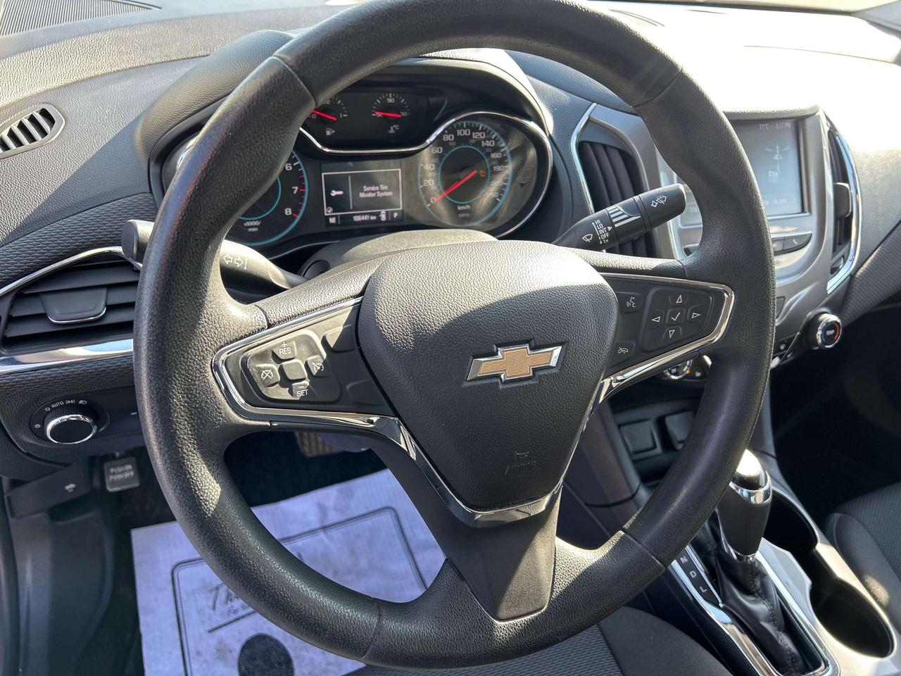 2017 Chevrolet Cruze LT Photo