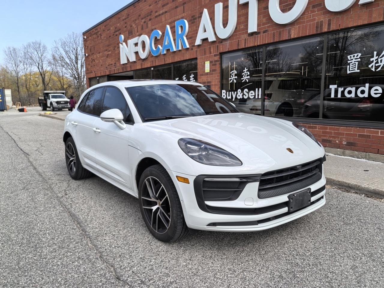 2023 Porsche Macan Base Photo