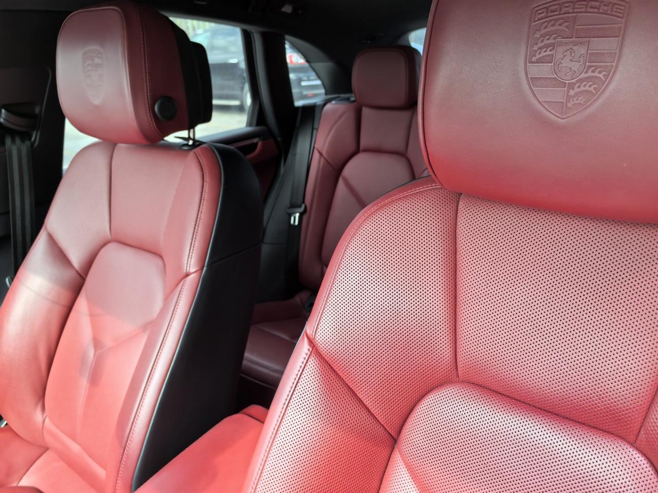 2023 Porsche Macan Base Photo
