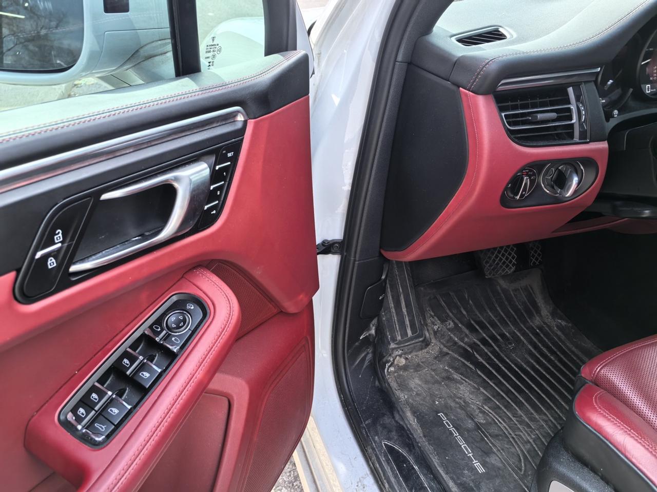 2023 Porsche Macan Base Photo