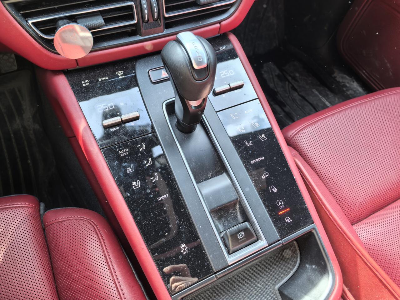 2023 Porsche Macan Base Photo