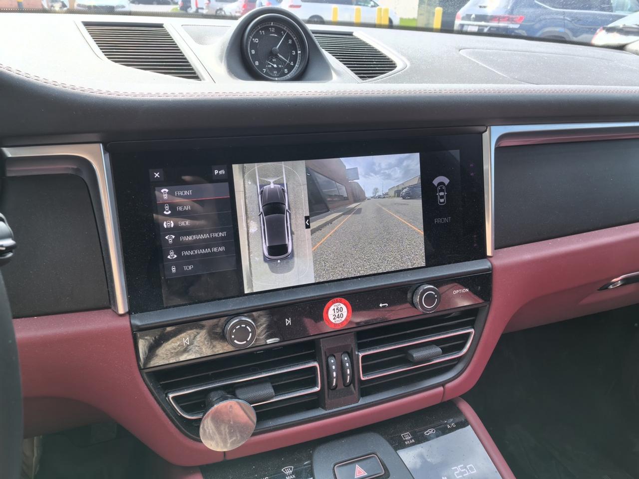 2023 Porsche Macan Base Photo