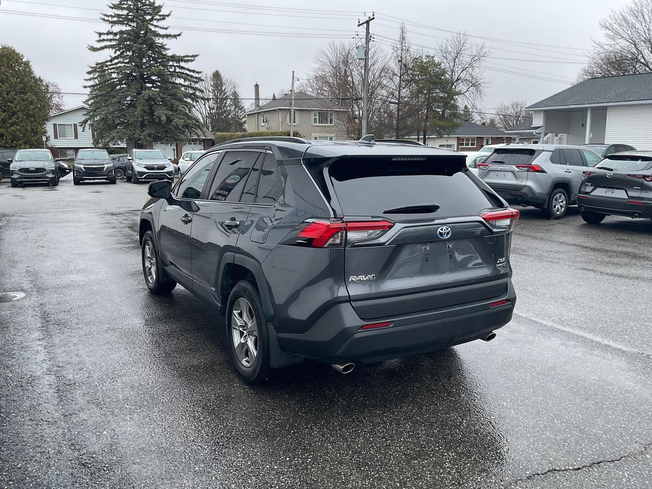 2023 Toyota RAV4 Hybrid XLE 4dr All-Wheel Drive Photo4