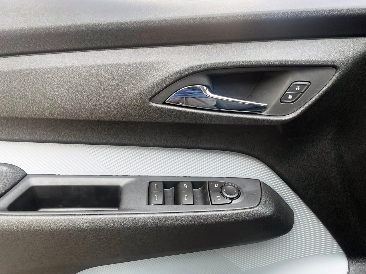 2027 Chevrolet Bolt LT 4dr Photo