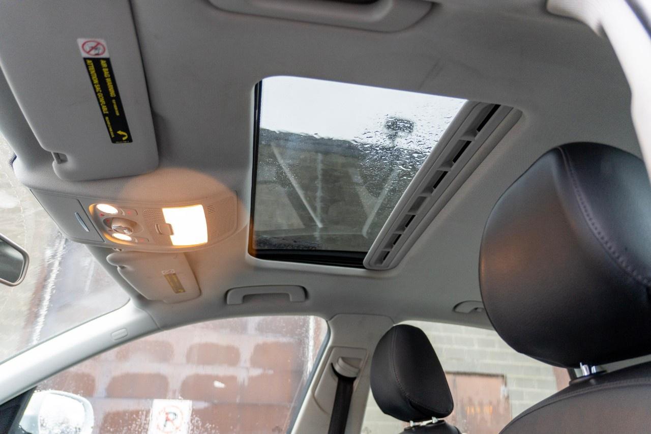 2012 Audi A4 4dr Sdn Man quattro 2.0T Photo