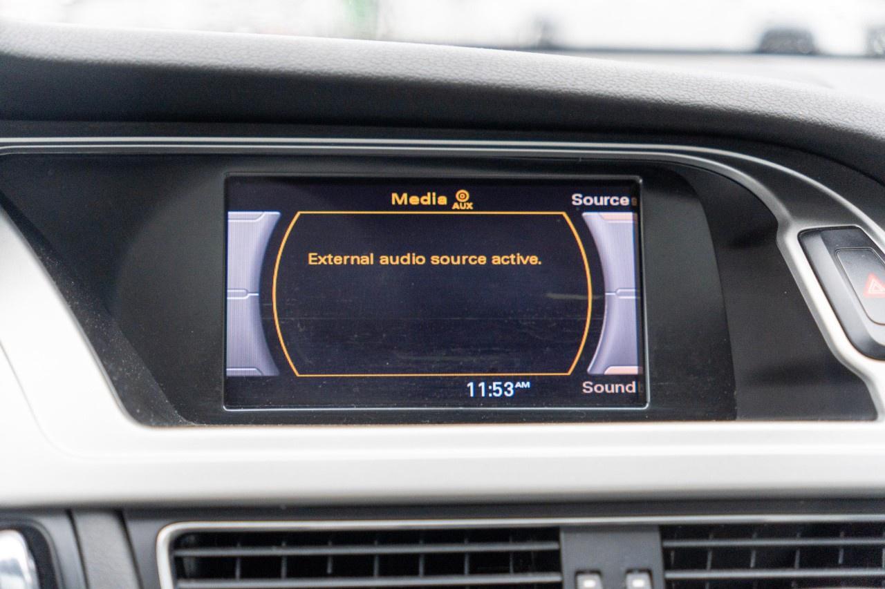 2012 Audi A4 4dr Sdn Man quattro 2.0T Photo