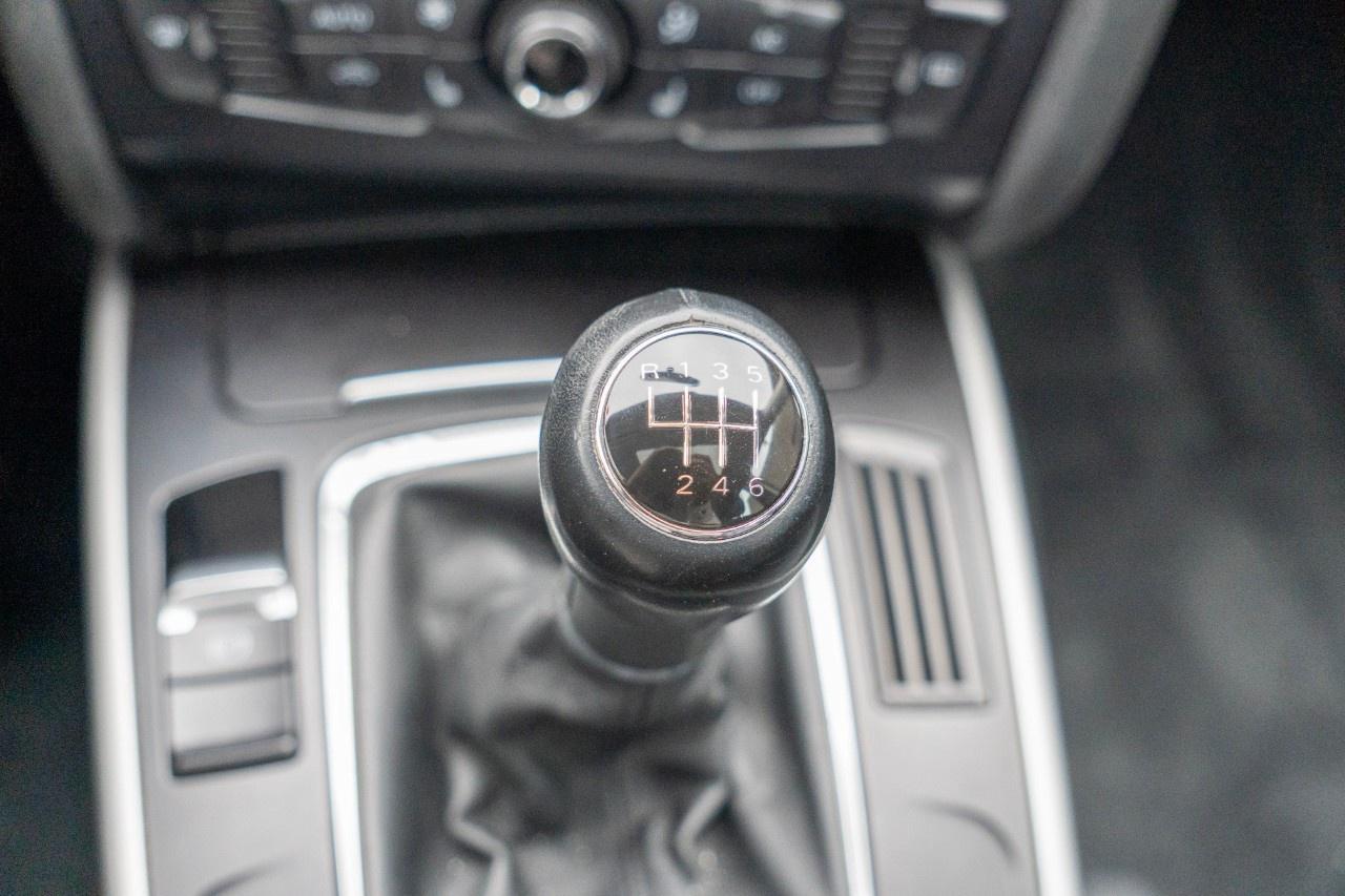 2012 Audi A4 4dr Sdn Man quattro 2.0T Photo