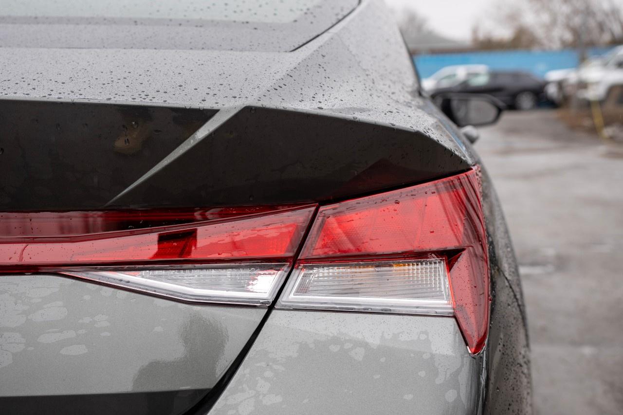 2023 Hyundai Elantra Preferred IVT Photo