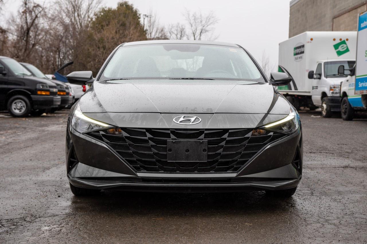 2023 Hyundai Elantra Preferred IVT Photo