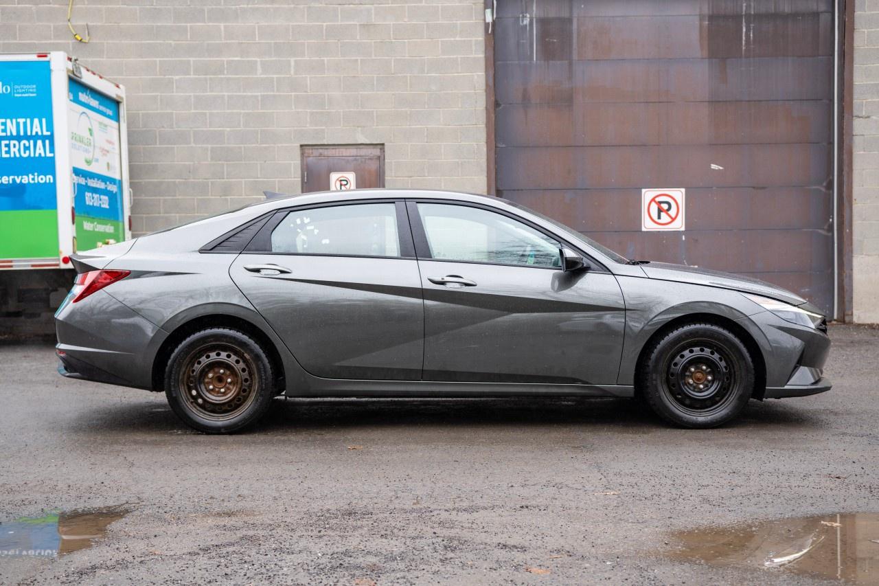 2023 Hyundai Elantra Preferred IVT Photo