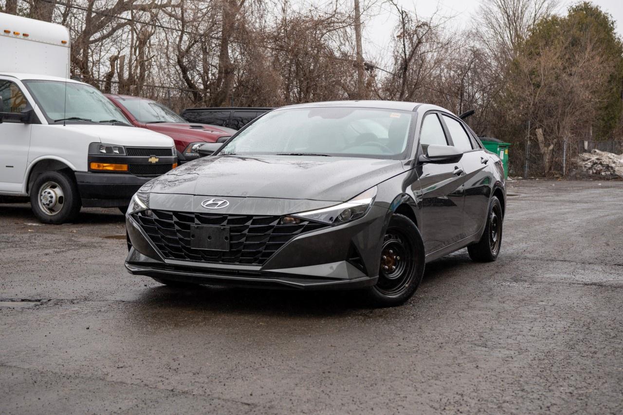 2023 Hyundai Elantra Preferred IVT Photo