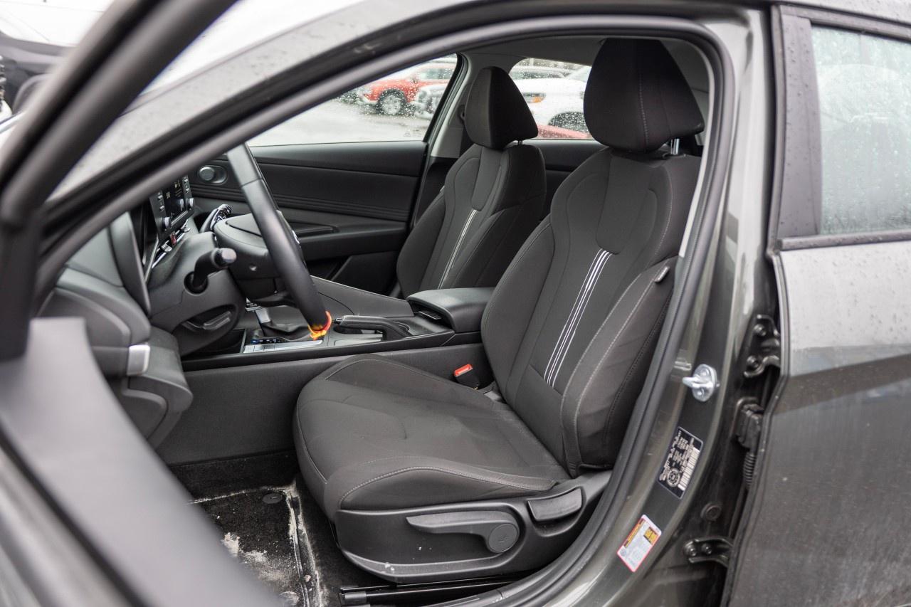 2023 Hyundai Elantra Preferred IVT Photo