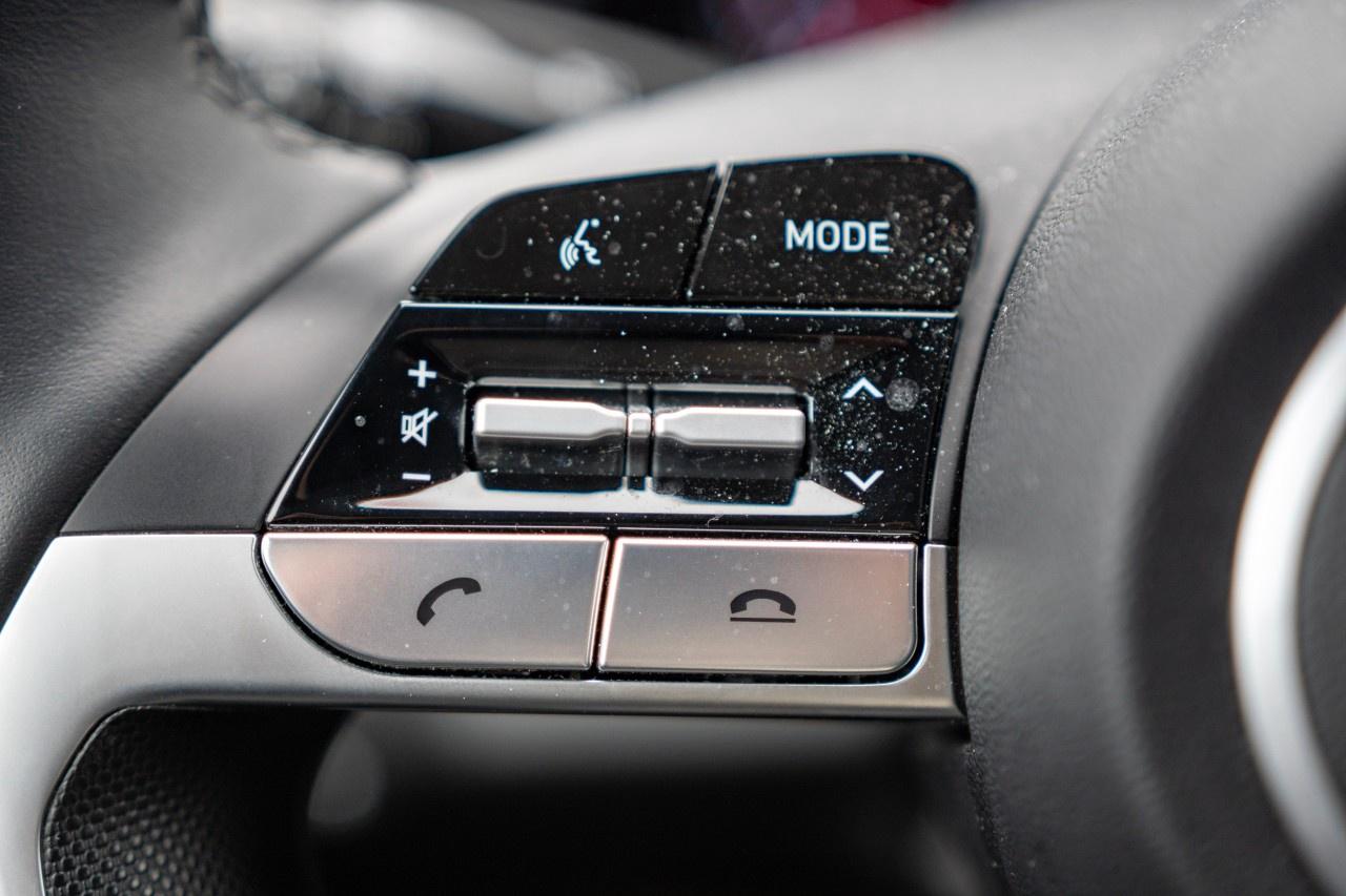 2023 Hyundai Elantra Preferred IVT Photo