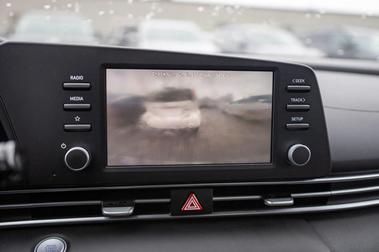 2023 Hyundai Elantra Preferred IVT Photo