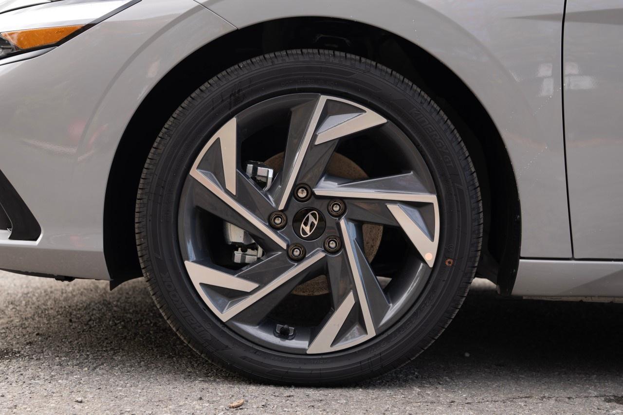 2026 Hyundai Elantra Hybrid Luxury Sedan Photo