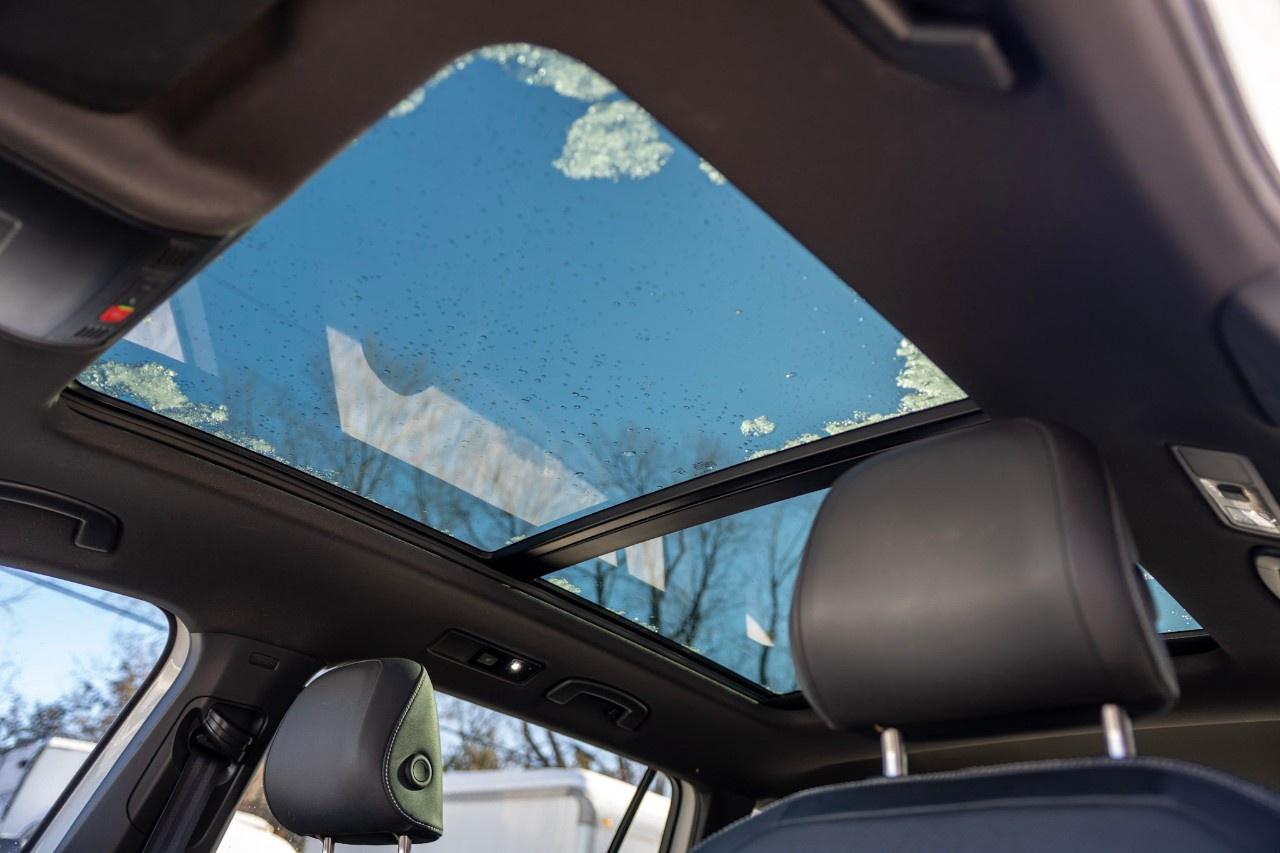 2023 Volkswagen Tiguan HIGHLINE R-LINE 4MOTION Photo