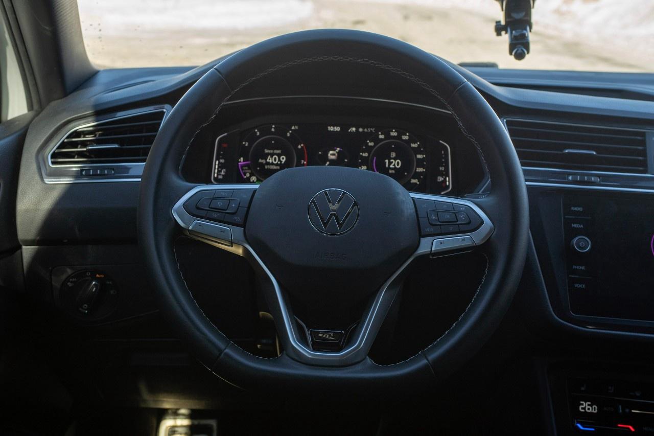 2023 Volkswagen Tiguan HIGHLINE R-LINE 4MOTION Photo