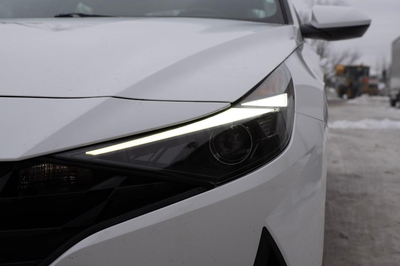 2023 Hyundai Elantra Preferred IVT Photo