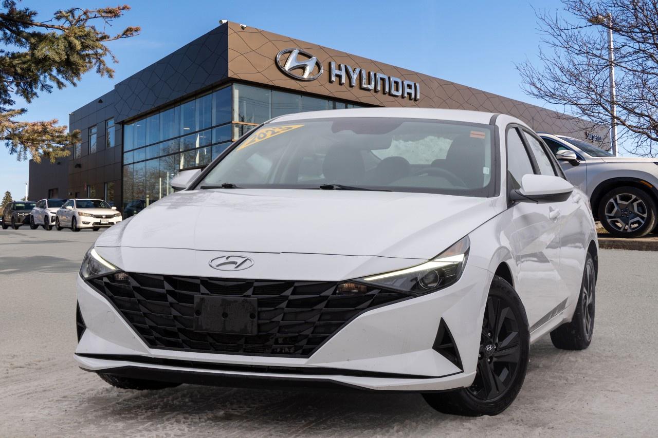2023 Hyundai Elantra Preferred IVT Photo0